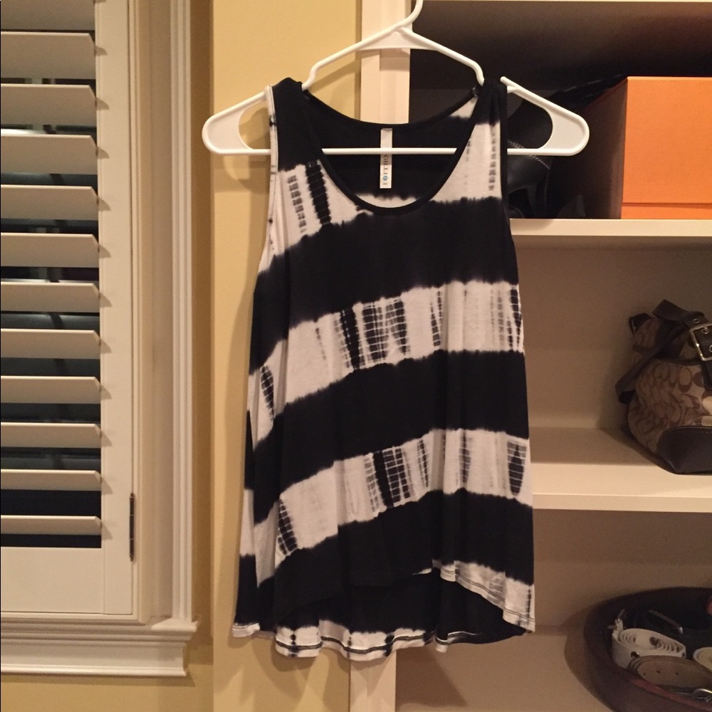 Gilli black and white tie dye top